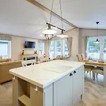Waters Edge With Hot Tub 度假居 *