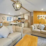 度假居 Waters Edge With Hot Tub *