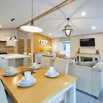 度假居 Waters Edge With Hot Tub 约克