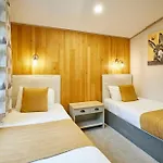 度假居 Waters Edge With Hot Tub *