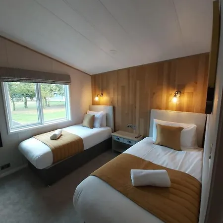 Waters Edge With Hot Tub *