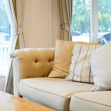 Waters Edge With Hot Tub * York