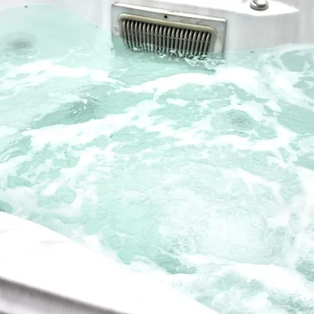 Feriehus Waters Edge With Hot Tub *