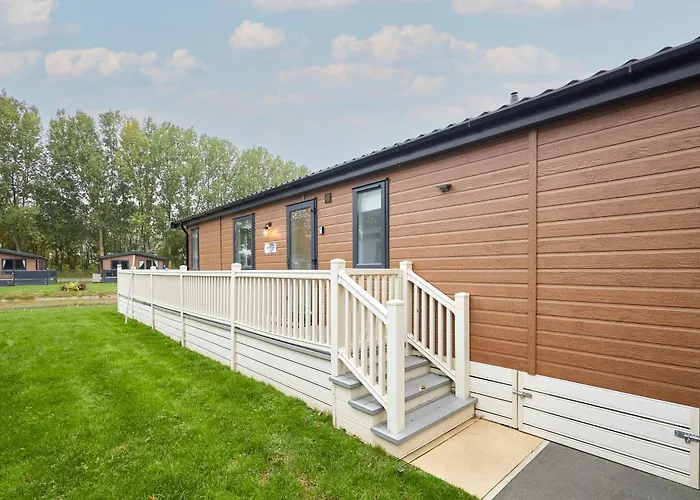 Holiday home Waters Edge With Hot Tub