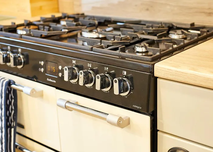 Waters Edge With Hot Tub York