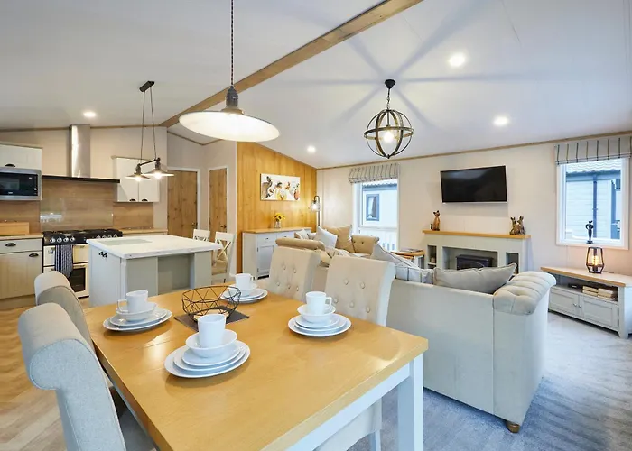 Holiday home Waters Edge With Hot Tub York