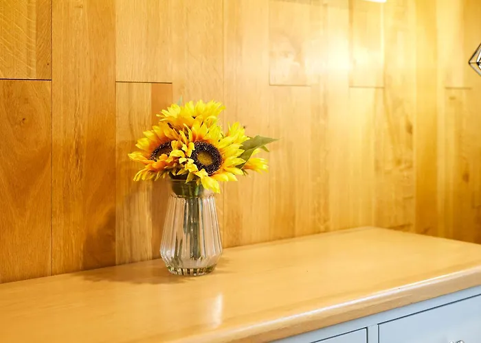 Waters Edge With Hot Tub * York