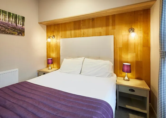 Waters Edge With Hot Tub Holiday home *