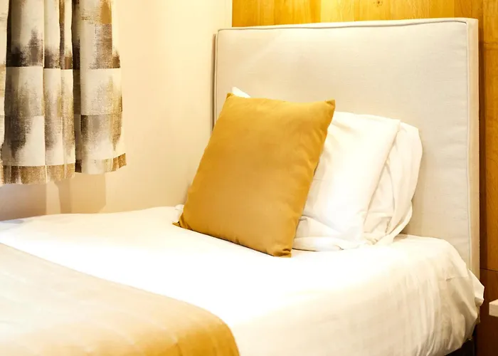 Holiday home Waters Edge With Hot Tub *