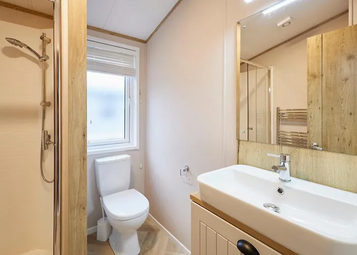 Waters Edge With Hot Tub *