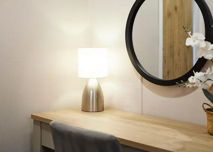 Waters Edge With Hot Tub Holiday home *