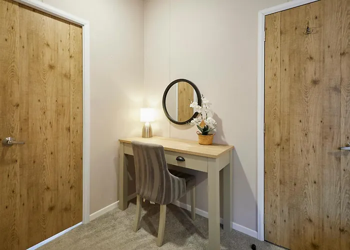 Holiday home Waters Edge With Hot Tub *