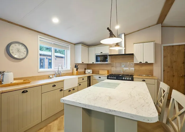 Holiday home Waters Edge With Hot Tub