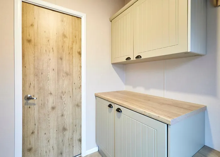 Waters Edge With Hot Tub *