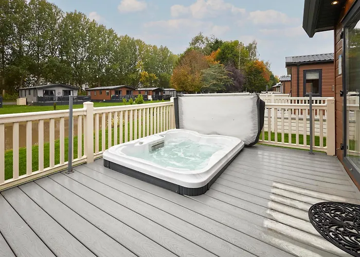 Holiday home Waters Edge With Hot Tub York