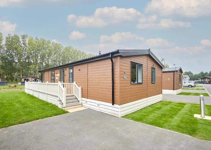 Holiday home Waters Edge With Hot Tub