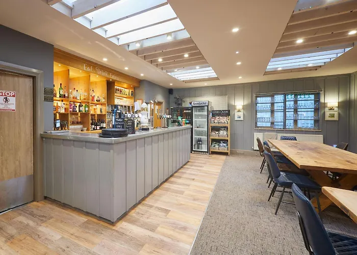 Waters Edge With Hot Tub Holiday home *