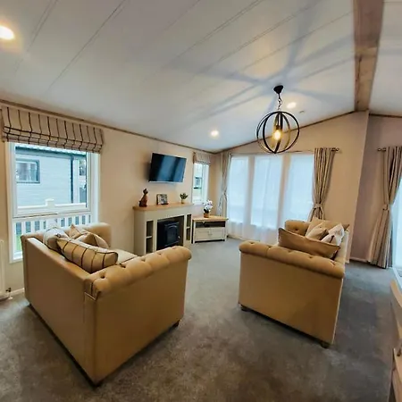 Waters Edge With Hot Tub Йорк