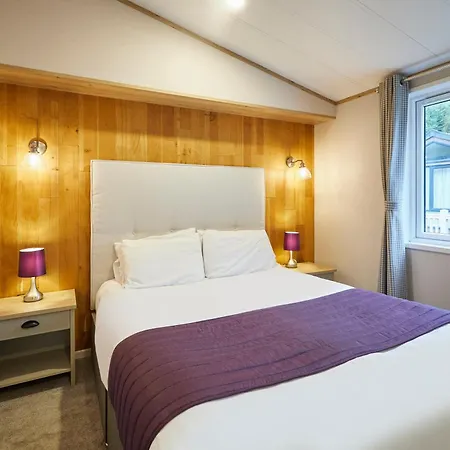 Waters Edge With Hot Tub *