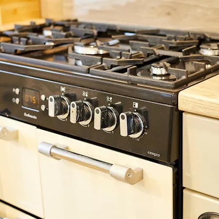 Waters Edge With Hot Tub York