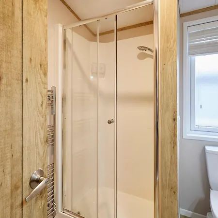 Holiday home Waters Edge With Hot Tub