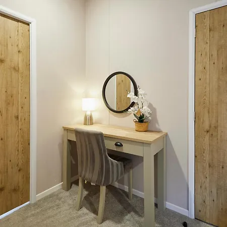 Holiday home Waters Edge With Hot Tub *