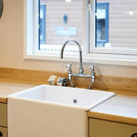 Waters Edge With Hot Tub Holiday home