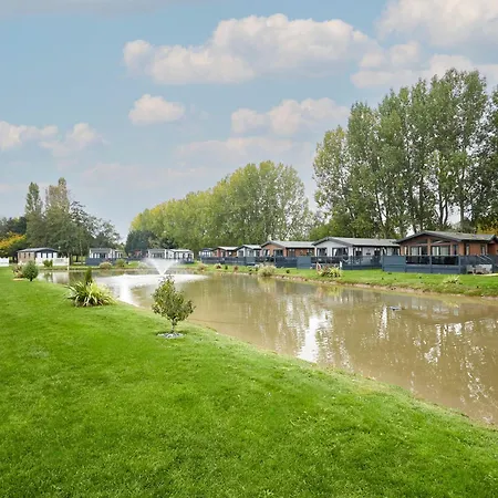 Holiday home Waters Edge With Hot Tub York